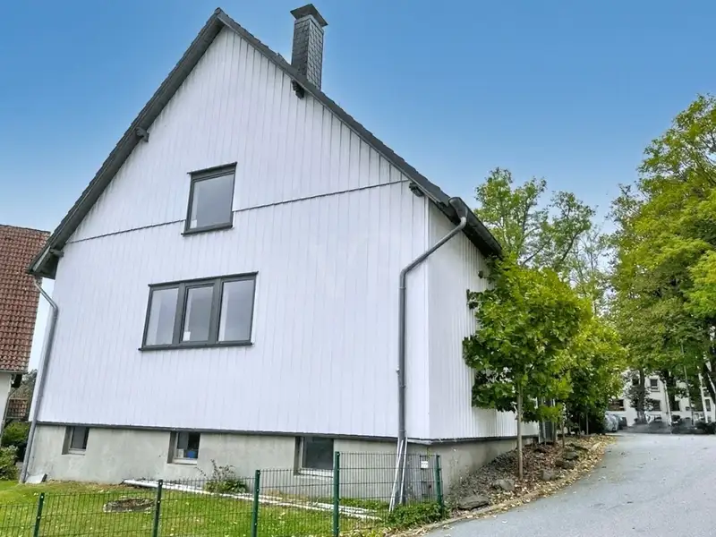 Modernized Historic Office Building Near Clinics in Lüdenscheid with Flexible Spaces and Parking