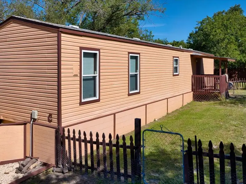 10-acre Mobile Home Community with 5 Units, Fenced, Workshop, and Growth Potential