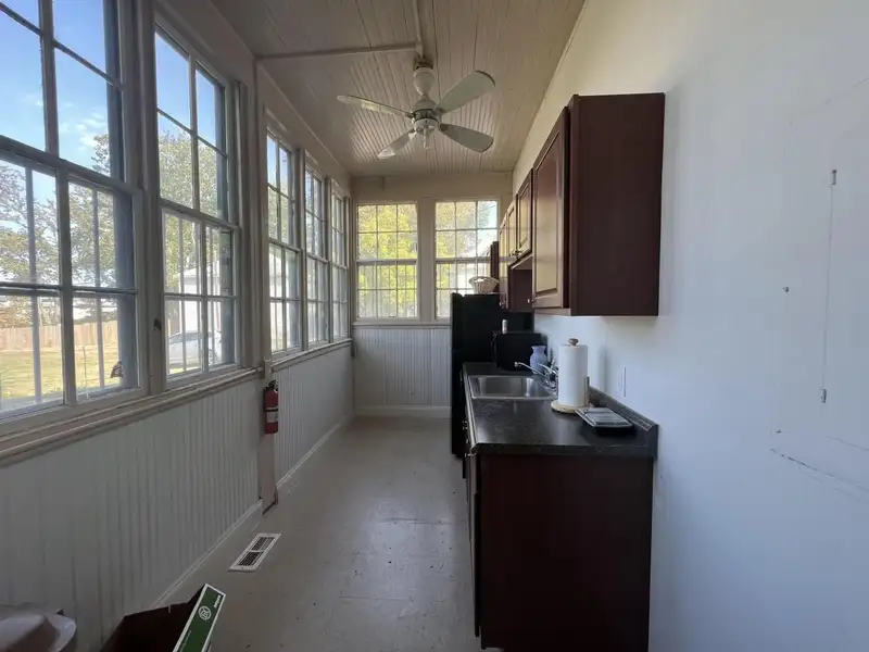 Office Building with Development Potential in Medical Center/midtown Area on 0.71 Acres