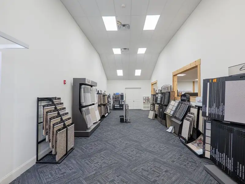 Versatile Commercial Property with Office, Showroom, and Warehouse in Lowndes County