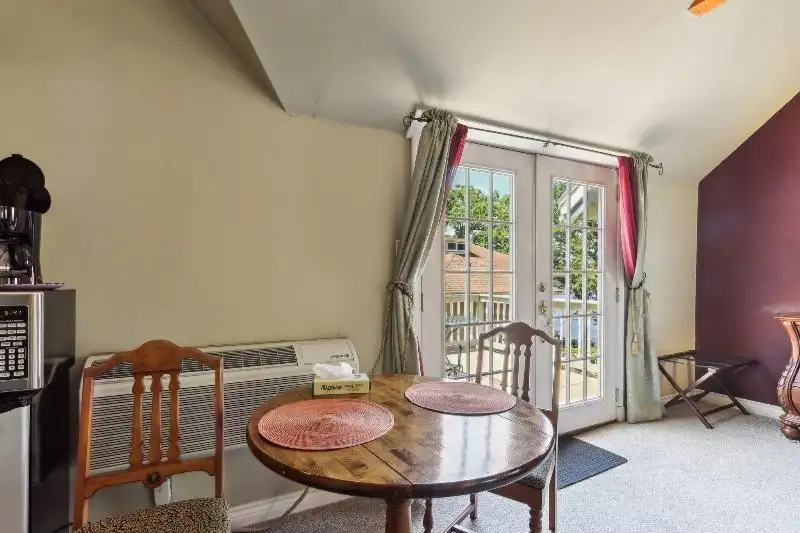 Turnkey B&b and Event Center in Wisconsin Dells with 17 Guest Suites