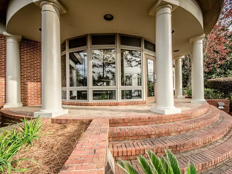 Versatile Commercial Property with Office Space Near I-75 in Valdosta's Business Hub