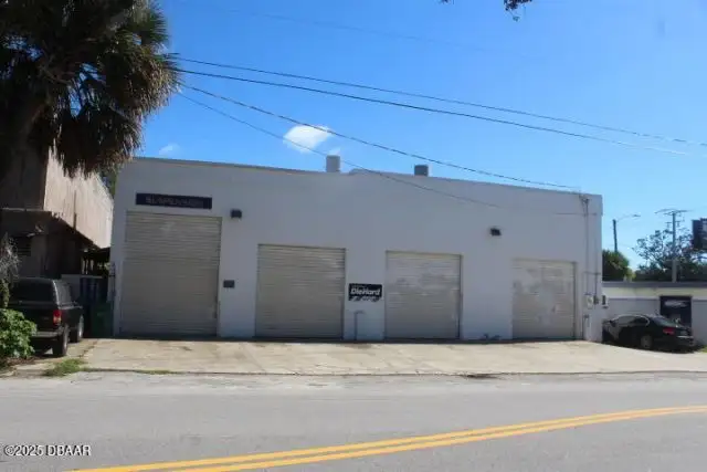 Freestanding Auto Repair Building on High Traffic Corner Lot in Mason Avenue