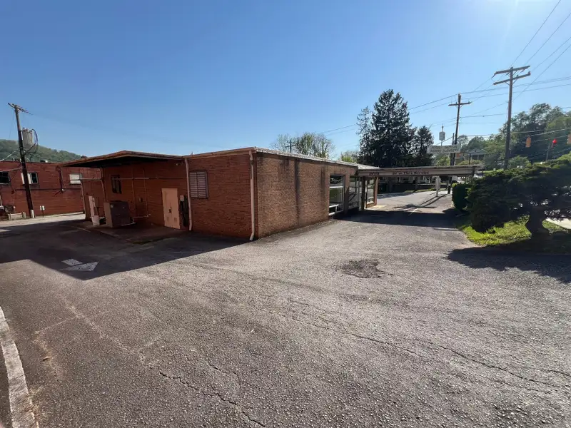 Downtown Marion Corner Commercial Space with High Visibility and Onsite Parking