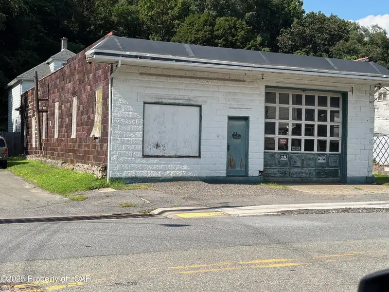 Convenient Storage Garage Available for Rent