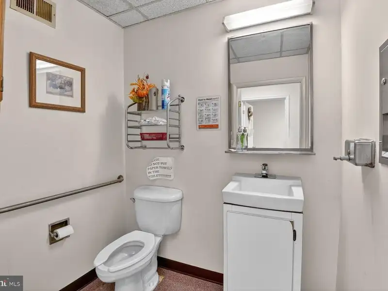 Affordable Office Suites Near Joint Base Andrews - Dual Suites with Separate Entrances
