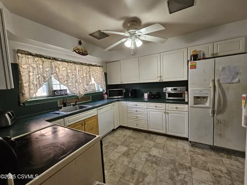 14-unit Residential Building with Shared Facilities and On-site Laundry