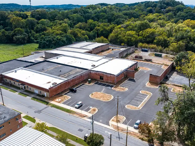 Renovated Cotton Warehouse for Lease in Prime Location with Unique Architectural Features