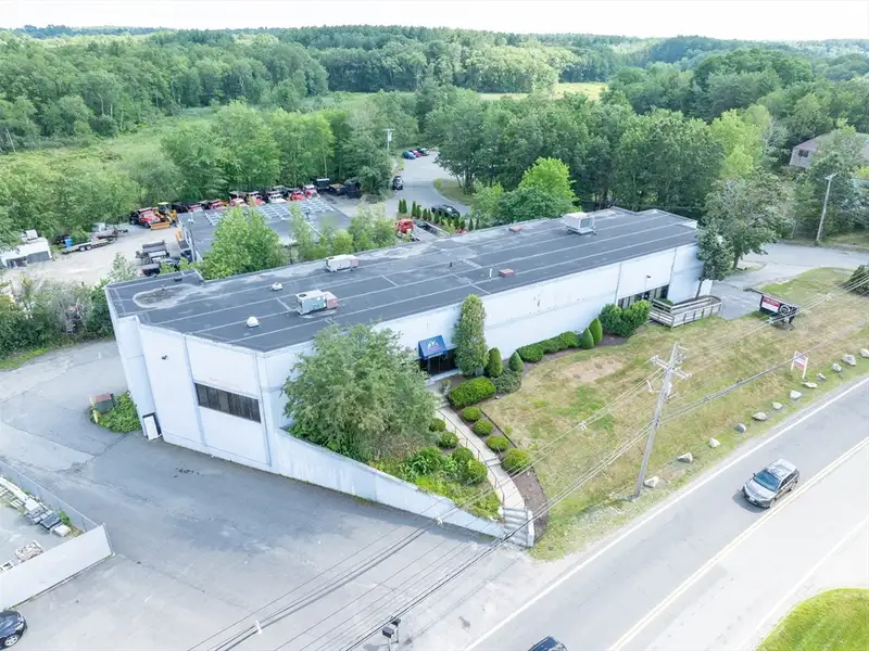 Industrial Building for Lease in North Reading with Office and Warehouse Flexibility