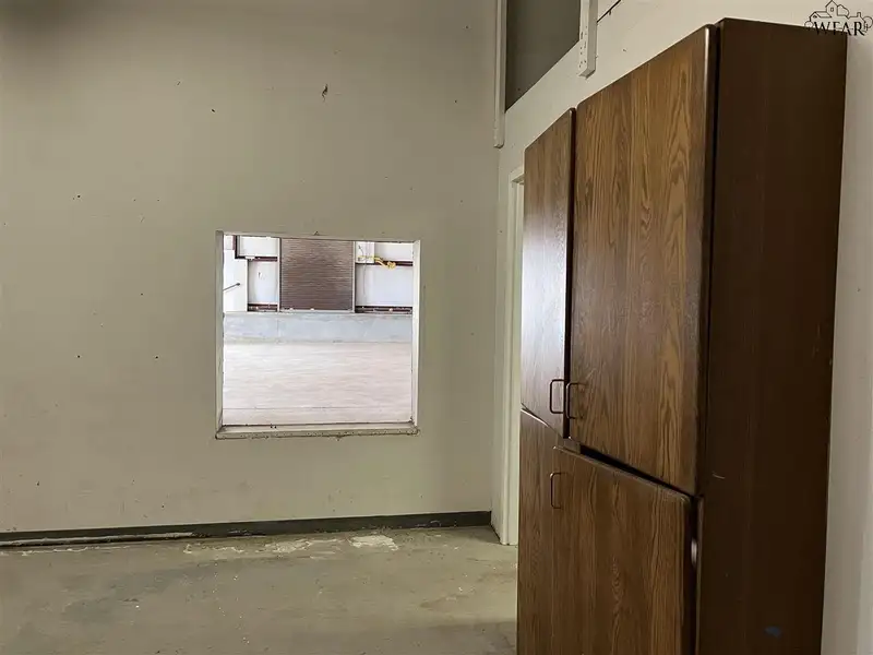 Warehouse Space with Offices and Loading Docks on 1.5 Acres, Convenient Location