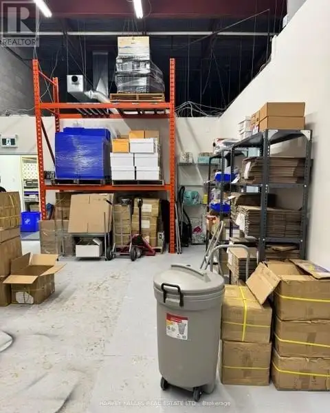 Spacious Commercial/industrial Unit in Beaver Creek Business Park with Versatile Layout