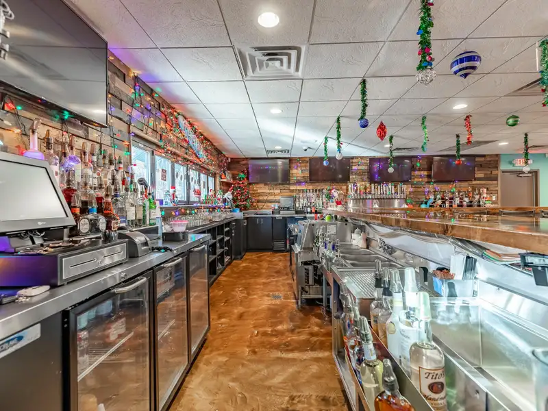 Renovated Commercial Building with Land for Sale in Central Location, Ideal for Restaurant