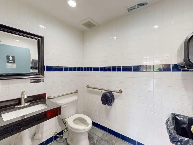 Prime Commercial Restaurant Space in High-traffic Location, 2915 Sq. Ft.