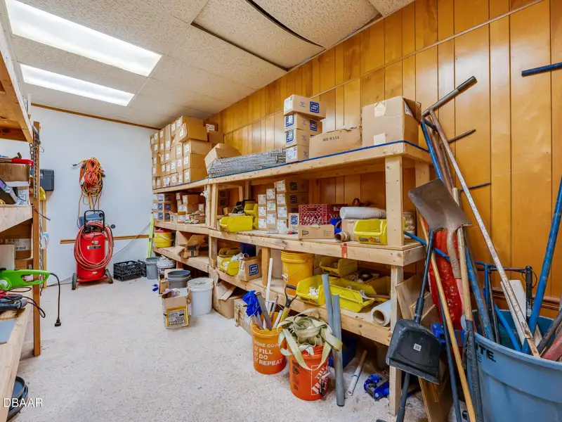Former Post Office Commercial Building with Yard Space in Prime Location