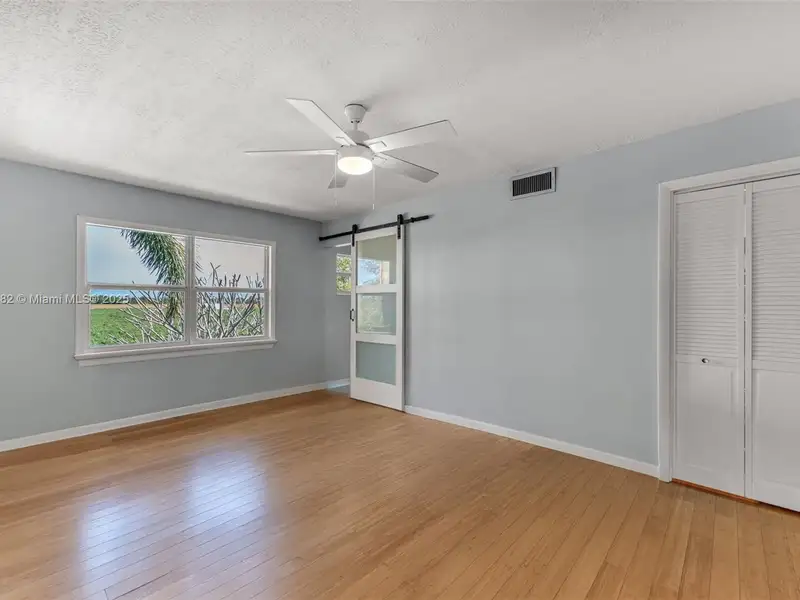 Remodeled 5-bedroom Home on 1 Acre in Redlands Near National Parks