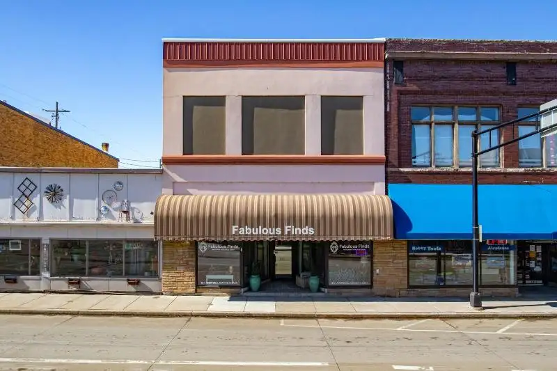 Prime Retail Space on Oregon Street, Oshkosh – 5000+ Sq Ft, Recent Updates