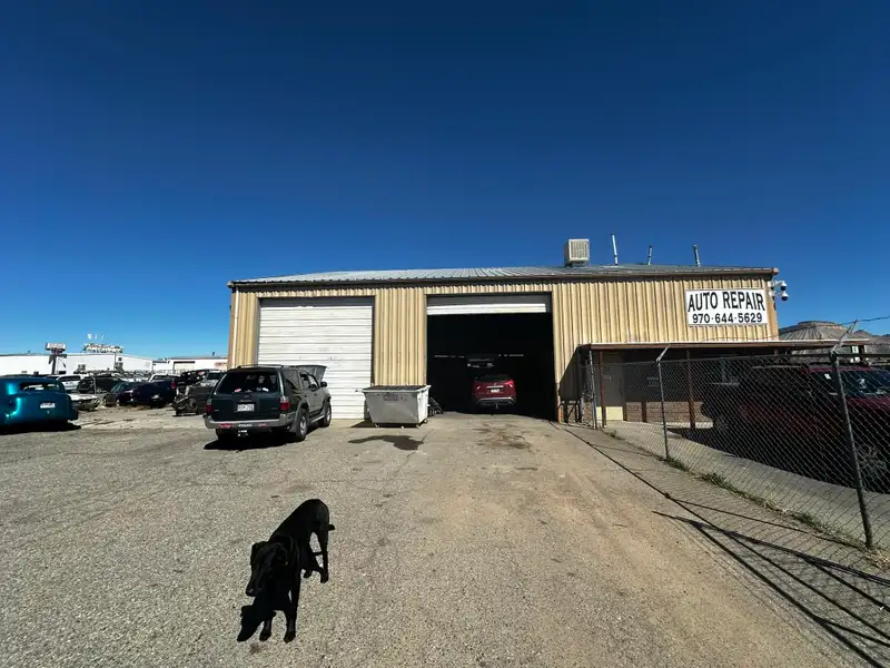 Functional 3,600 Sf Office/warehouse with Mezzanine and Fenced Yard in Prime Location