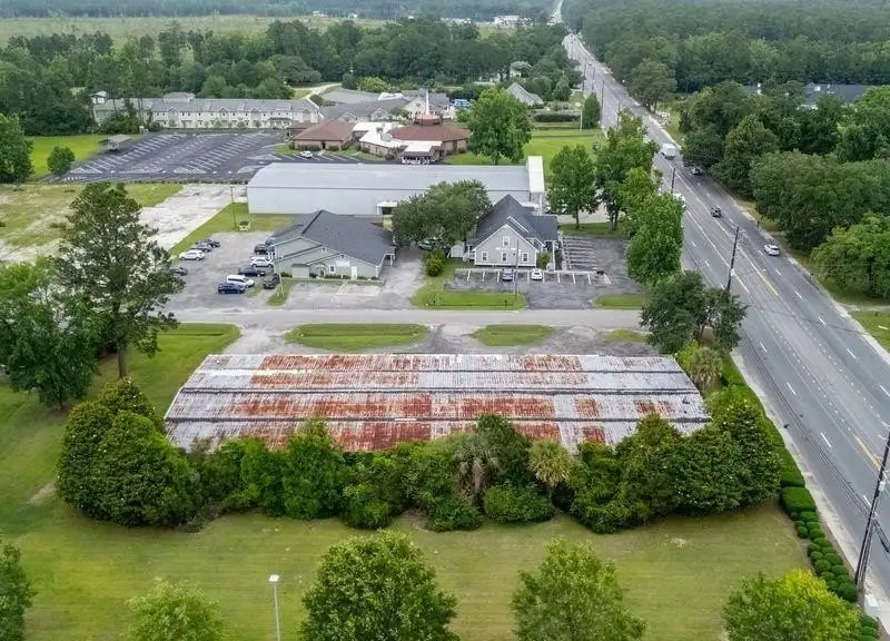 Class C Warehouse with Renovation Potential on 1.82 Acres in Prime Location
