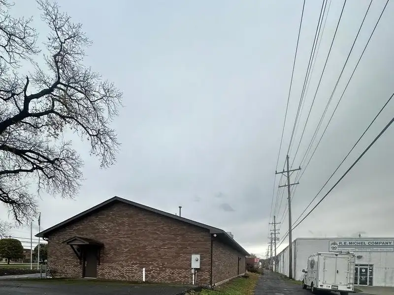 Versatile 3,200 Sq Ft Brick Building in High-traffic Location with Ample Parking