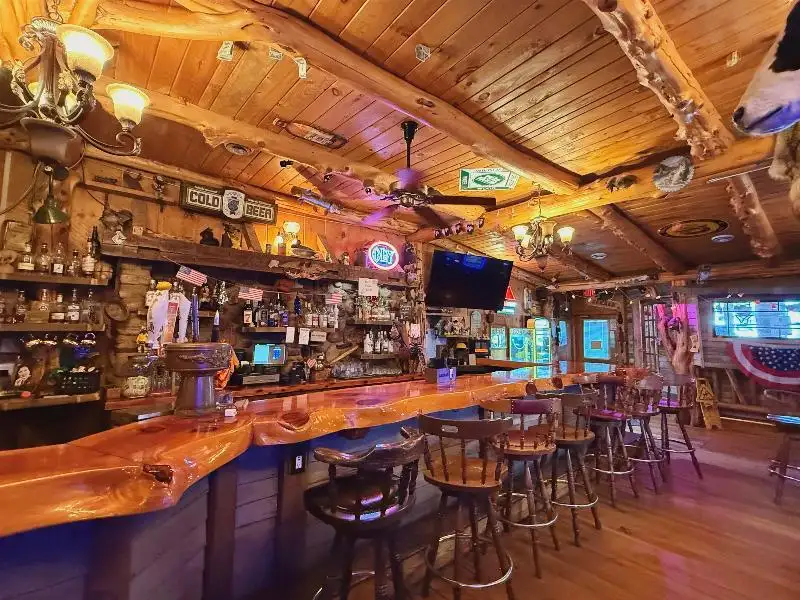Turnkey Lodge-style Investment Opportunity in Berlin with Unique Interior and Bar