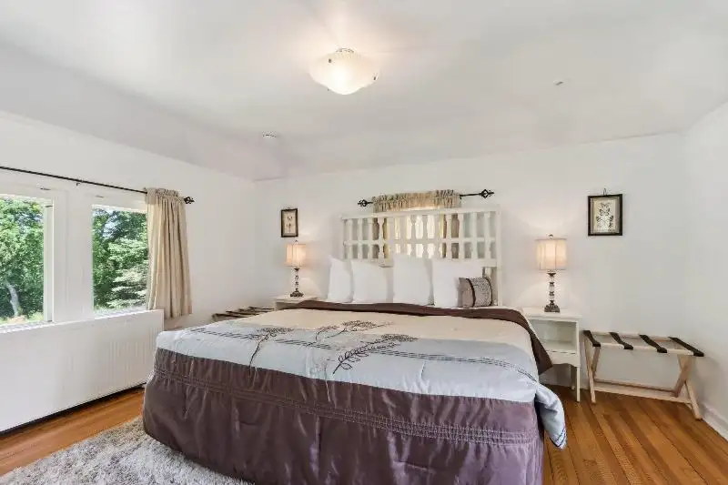 Turnkey B&b and Event Center in Wisconsin Dells with 17 Guest Suites