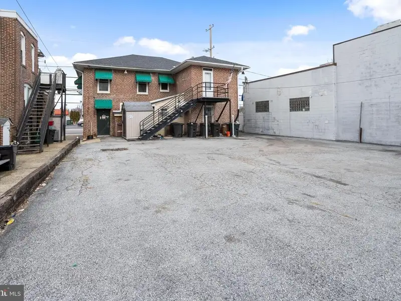 Standalone Commercial Building with Apartment on Macdade Boulevard