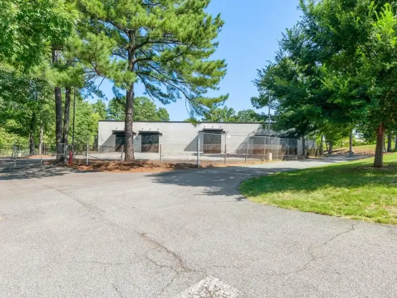 Industrial/flex Building in Prime Atlanta Location with Recent Upgrades and Parking Options