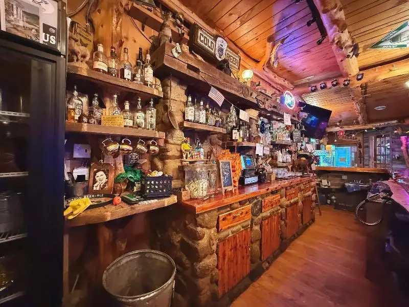 Turnkey Lodge-style Investment Opportunity in Berlin with Unique Interior and Bar