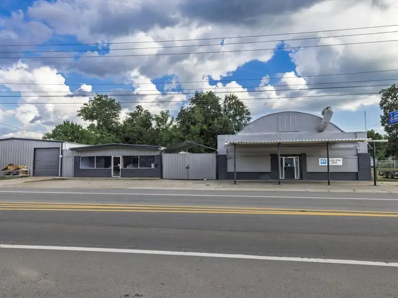 Profitable Auto Glass Repair and Body Shop with Expansion Potential in Hempstead County, Arkansas