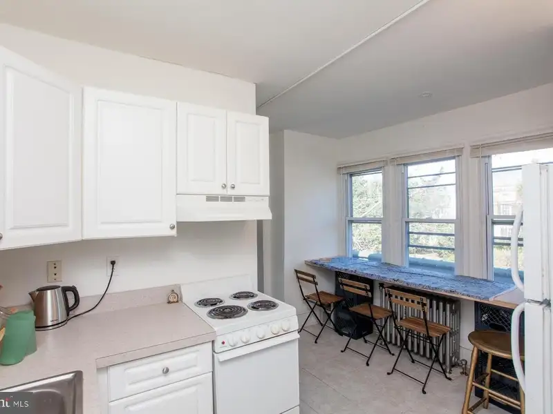 Multi-unit Building with Commercial Space and Two Residential Apartments in Established Location