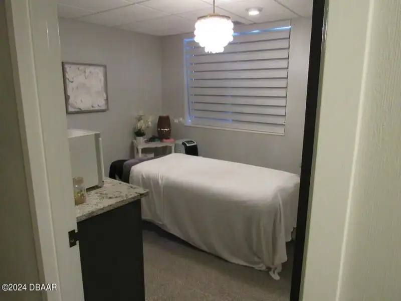 Renovated Medical Suite in Prime Ormond Beach Location with Multiple Treatment Rooms