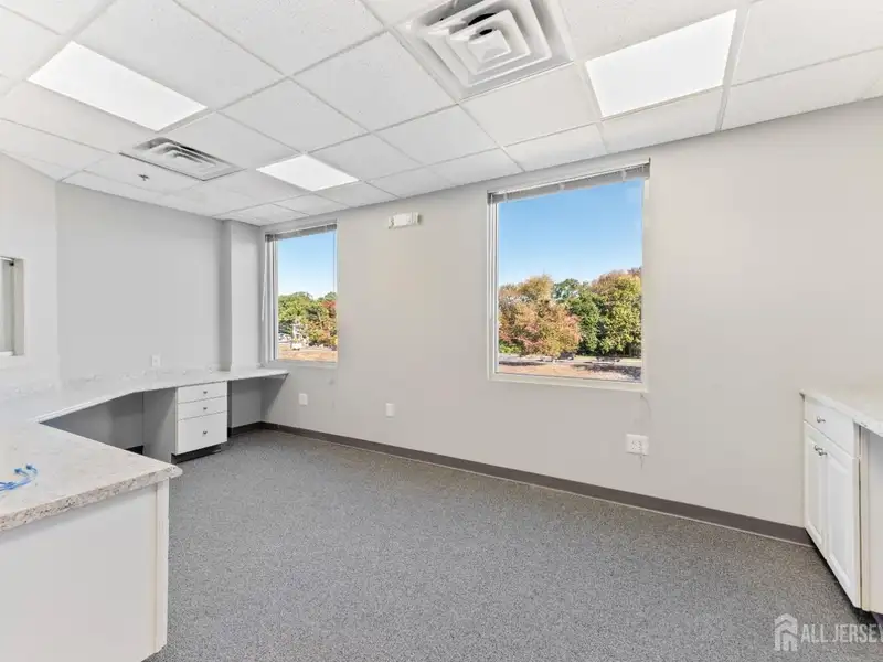Prime 3,900 Sf Office Space for Lease in Middlesex County's Professional Complex