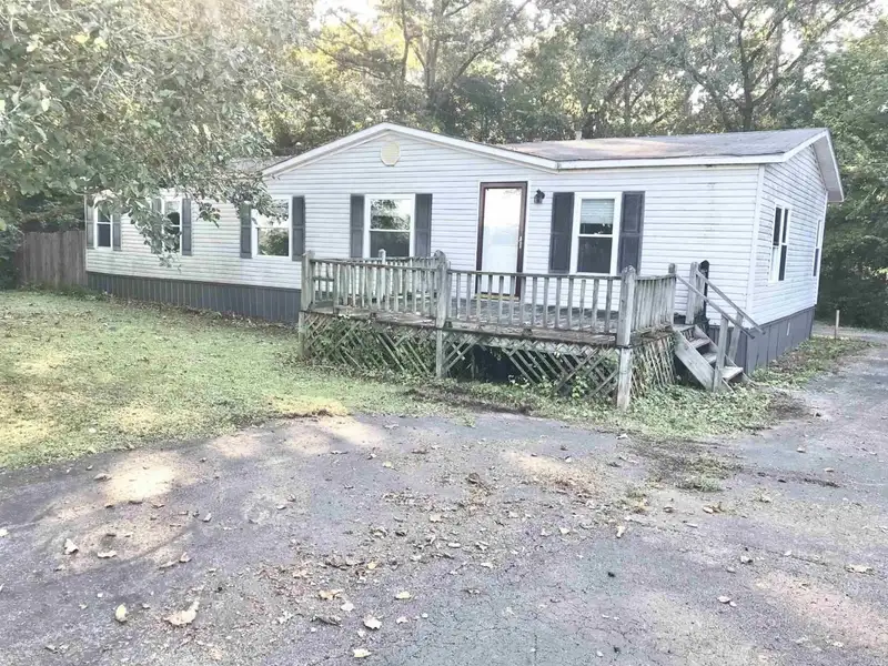 15-bedroom Building with 6.5 Baths Near Huntingdon and Jackson, Potential for Re-zoning