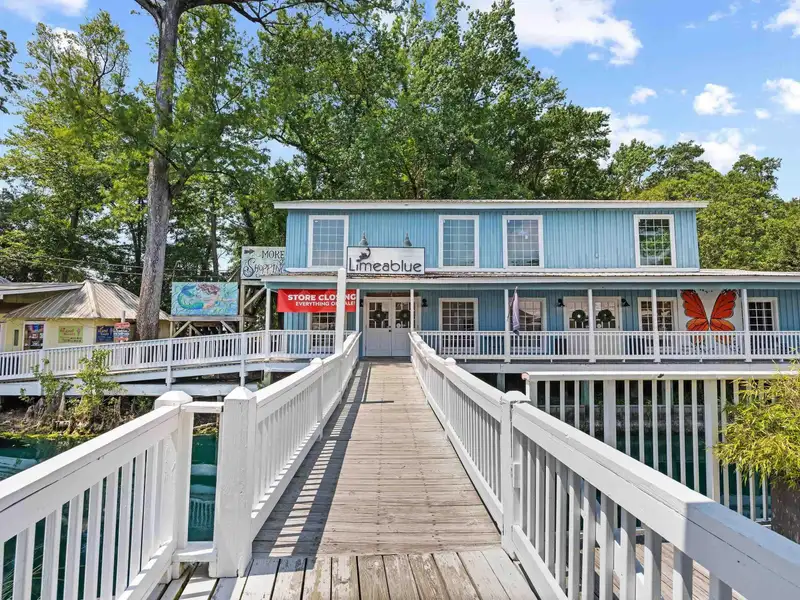 Retail Space for Lease in Pawleys Island's Island Shops - 1,722 Sf