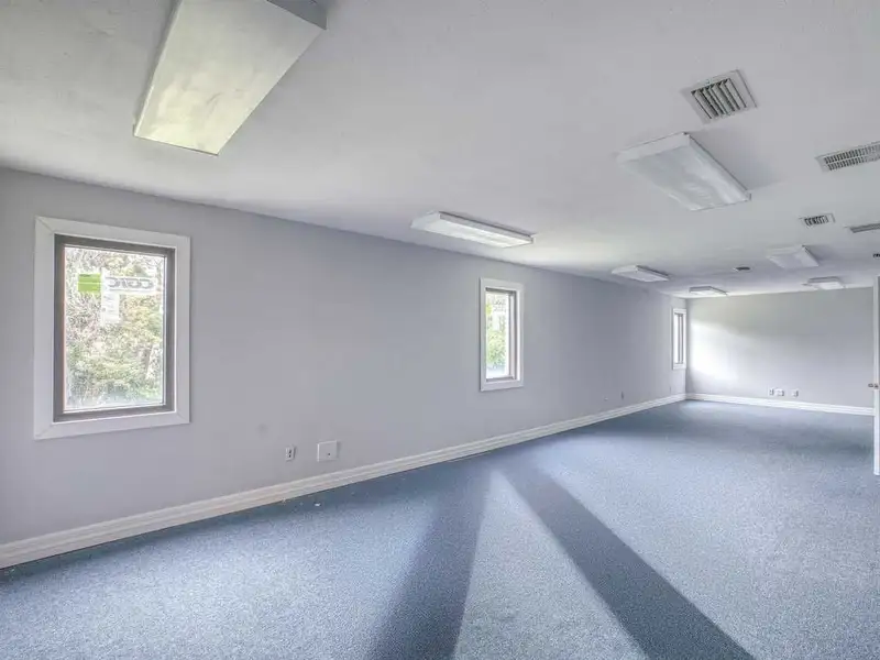 Downtown Pensacola Multi-tenant Office Building with 15,000 Sq Ft of Versatile Space