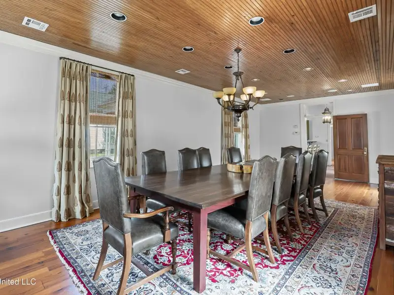 Versatile Office Space with Conference Room and Kitchen in Downtown Tunica