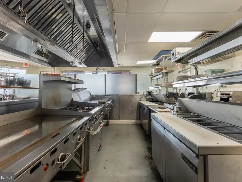 Turnkey Restaurant with Outdoor Dining and Apartment in Wildwood Crest Business District