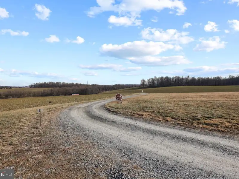 Baublitz Commercial Airport: 10 Acres with Hangars and Income Opportunities in York County, Pa