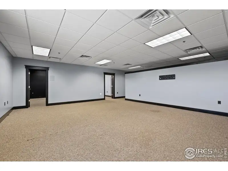 Versatile Office/warehouse in Highland Industrial Park, Windsor - Ideal for Various Business Uses