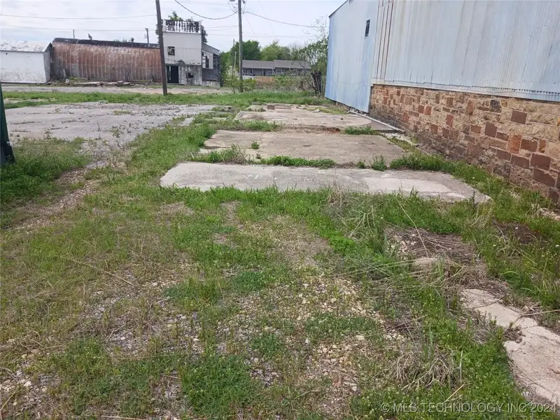 Spacious 10,888 Sq Ft Commercial Property in Historic Downtown Wagoner