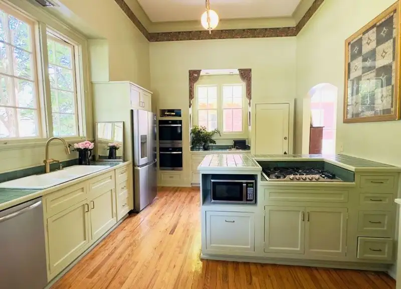 Versatile Historic District Property for Restaurant, Venue, or Retail with Ample Parking