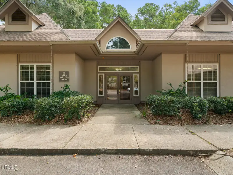 Multi-use Building with Long-term Tenant and Warehouse/office Space in Prime Location