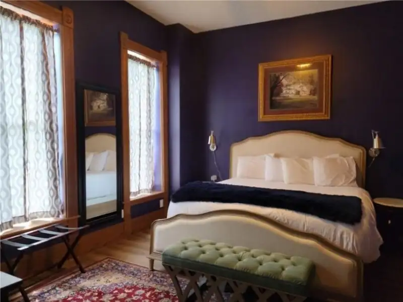 Commercially Zoned 15-suite Overnight Rental Property in Eureka Springs