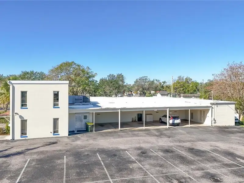 Medical Office Building for Sale in Prime Clermont Location with Ample Parking