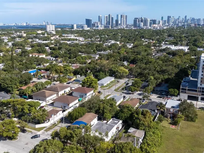 5-unit Multifamily Property in Miami's Opportunity Zone with Development Potential and Upgrades
