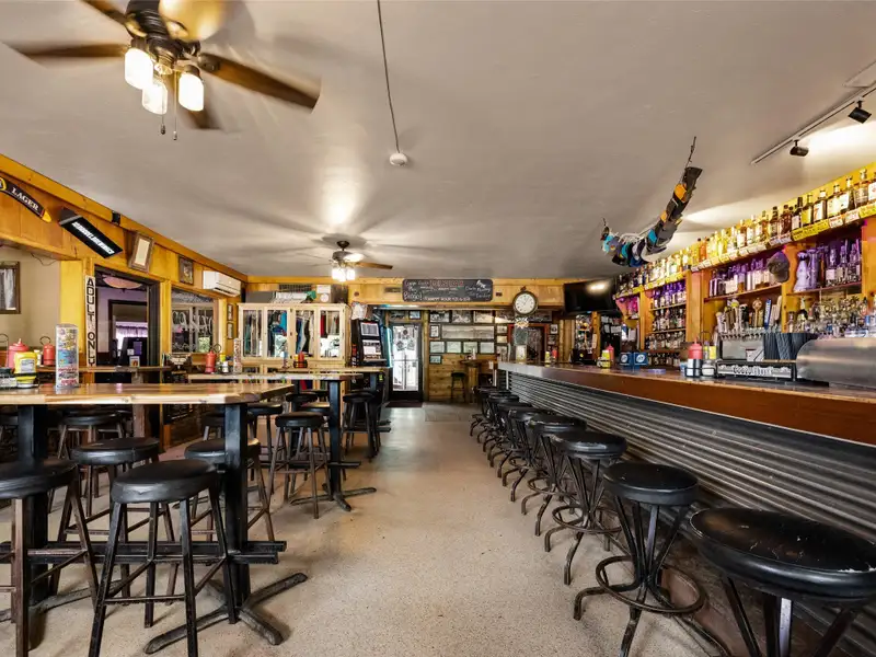 Historic Del's Bar & Grill: Profitable Lakeside Business in Somers, Mt with Liquor License