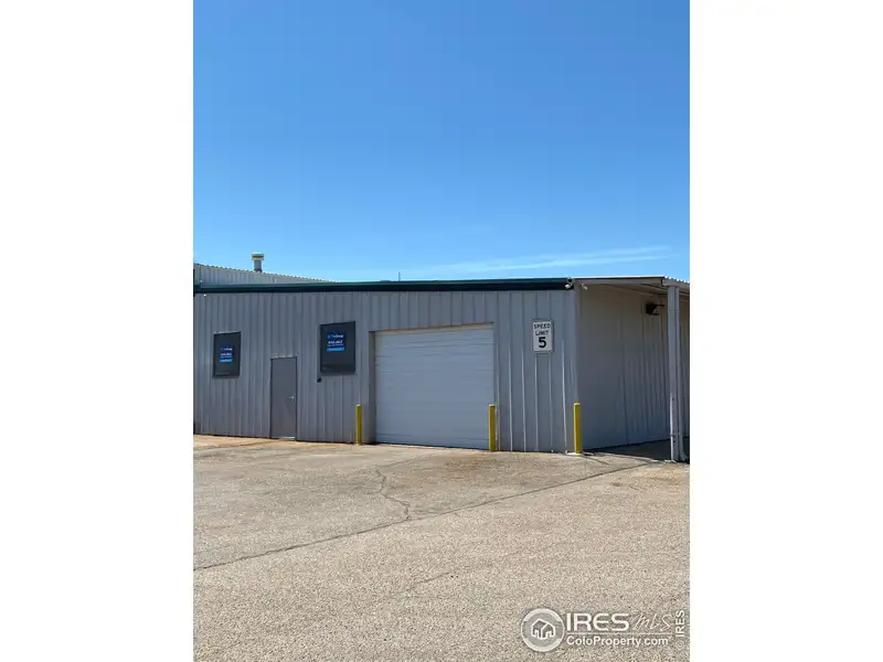 Industrial Unit in Timberline Industrial Park - 4,141 Sf with Overhead Door and Amenities