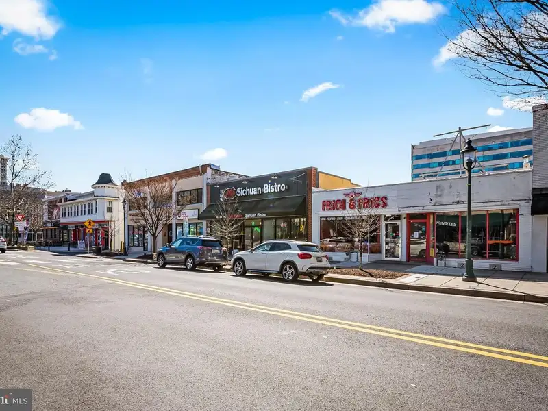 Two Storefronts in Towson: Restaurant and Vacant Space for Lease