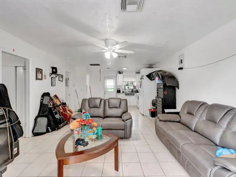 Well-maintained 6-unit Multifamily Property in South Florida with Value-add Potential