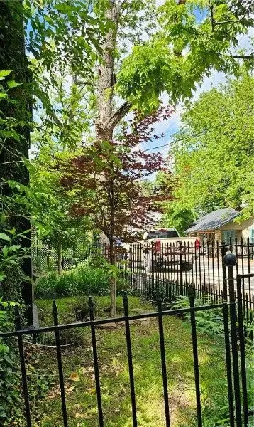 Charming Airbnb Cottage on Historic Loop with Upgrades and Large Entertaining Deck